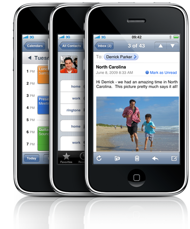 Trois iPhone montrant les applications Mail, Contacts et Calendrier
