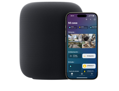 Imagen que muestra un HomePod color medianoche junto a un iPhone con la interfaz de 'Mi casa' en la app Casa
