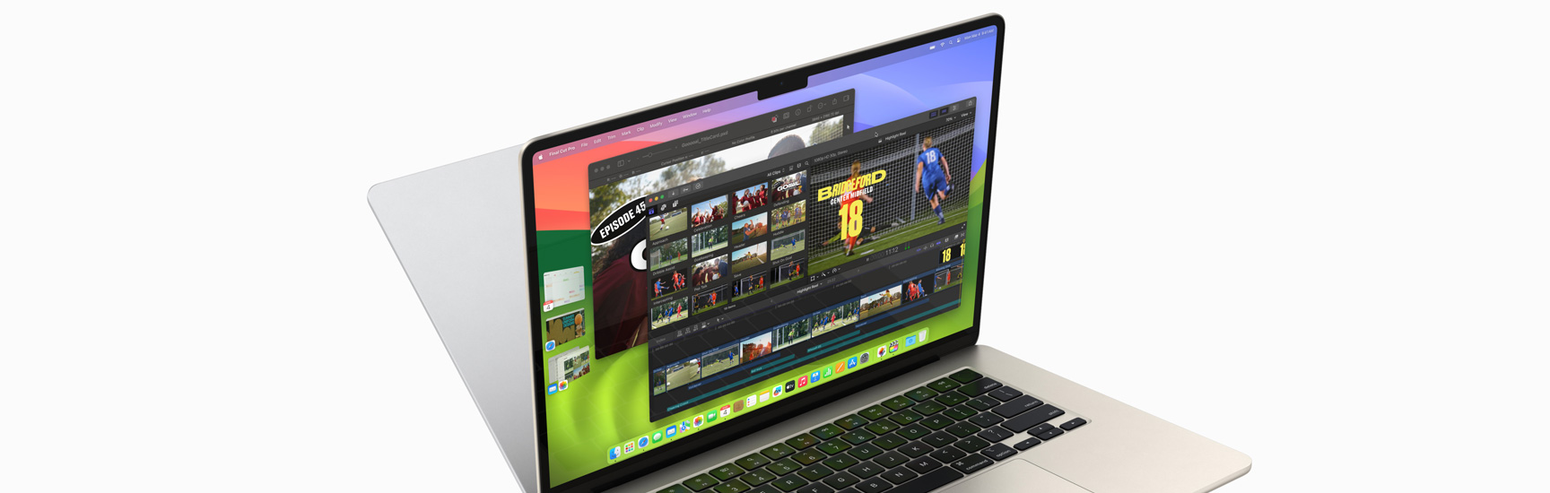 Egy kinyitott MacBook Airen a Final Cut Pro (FCP) és a Pixelmator Pro appok futnak, miközben a Naptár, a Safari, a Mail és a Fotók szintén meg vannak nyitva a kijelző bal oldalán. A gép mögött egy MacBook Pro hátulja látható, mintha a MacBook Air tükörképe lenne.