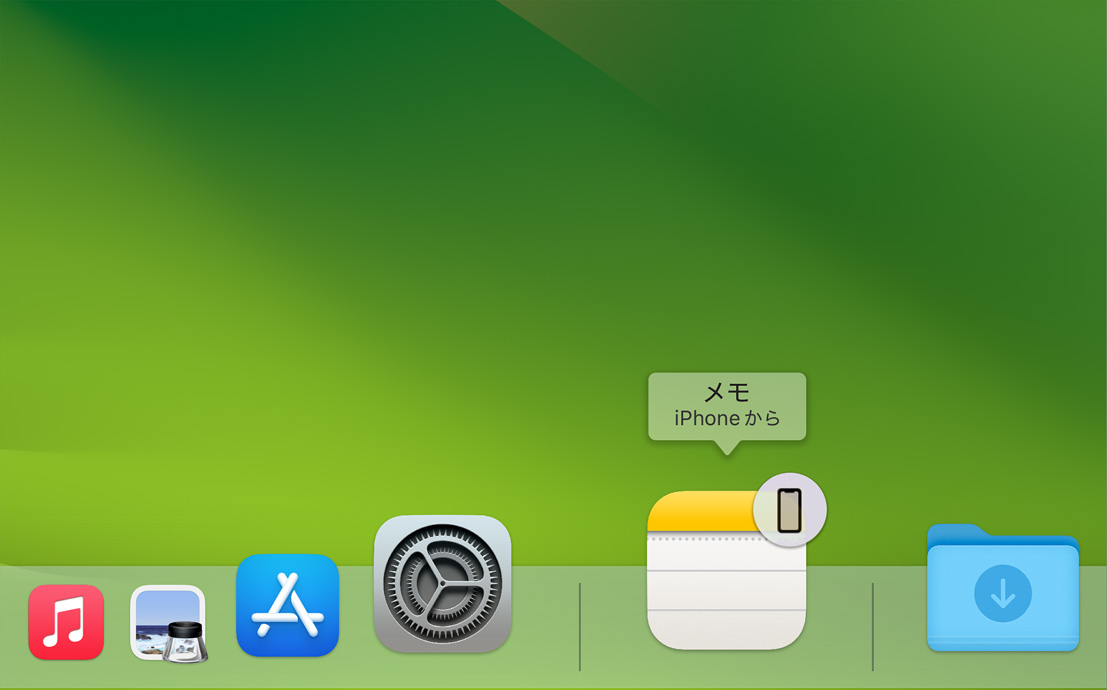 iPhoneからの転送通知を受けているメモアプリのアイコンがMacBook AirのDockに表示されている。