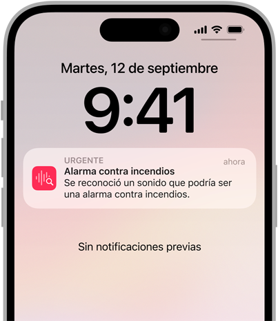 Un iPhone muestra una notificación de Reconocimiento de Sonidos sobre una alarma de incendios.