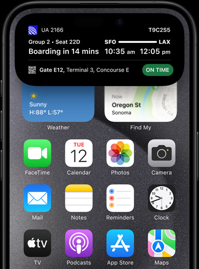 iPhone 15 Pro cu Dynamic Island afișând scoruri sportive live