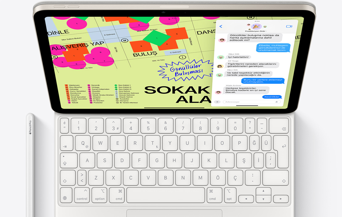 Magic Keyboard’a takılı iPad Pro’nun üstten görünümü ve yanında Apple Pencil Pro.