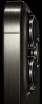 Bočni prikaz iPhonea 15 Pro pokazuje fino brušenu obradu titanijskog profila