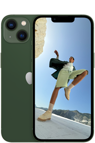 Pohľad zozadu a spredu na 6,1-palcový iPhone 13 v zelenej farbe.