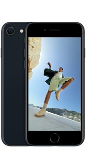 Vidurnakčio spalvos 4,7 colio „iPhone SE“ (3-ios kartos) vaizdas iš galo ir iš priekio 