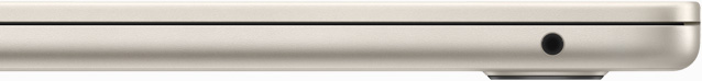Vista lateral de un MacBook Air donde se muestra la toma para auriculares.