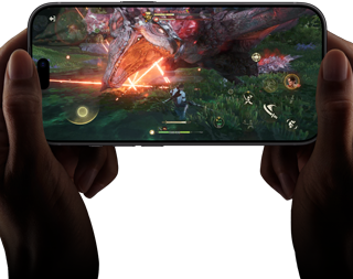 iPhone 18 Pro, преден екстериор, демонстрира работата на A20 Pro чипа със сцена от Monster Hunter Outlanders