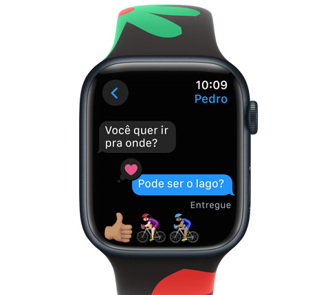 Imagem da parte da frente de um Apple Watch com uma mensagem de texto.