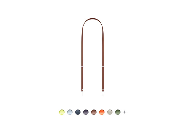 Alça transversal na cor siena, feita de uma única tira com um conector em cada ponta