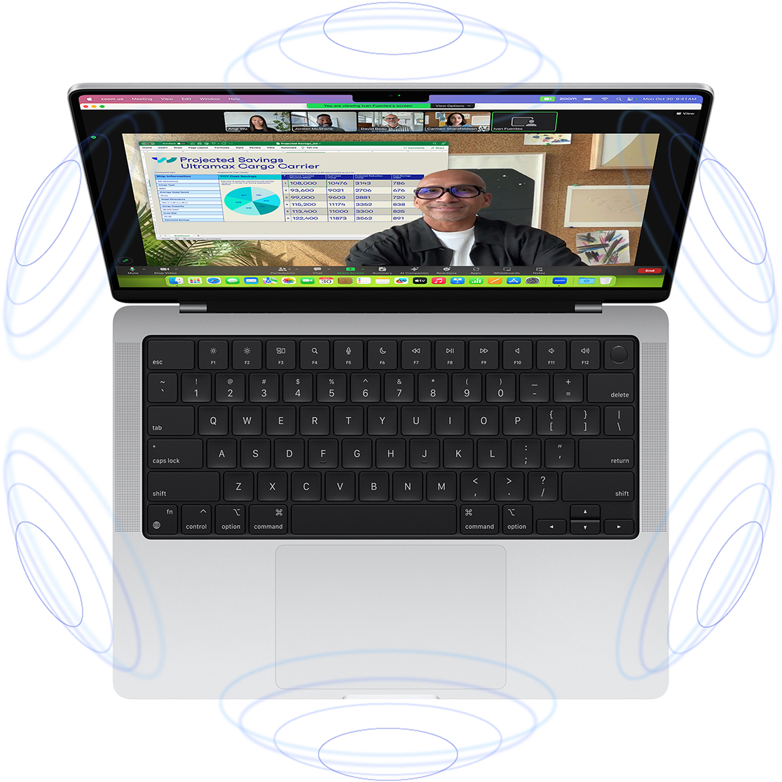 Uma chamada de vídeo FaceTime no MacBook Pro com ilustrações de círculos ao redor do aparelho que exemplificam o efeito 3D do Áudio Espacial