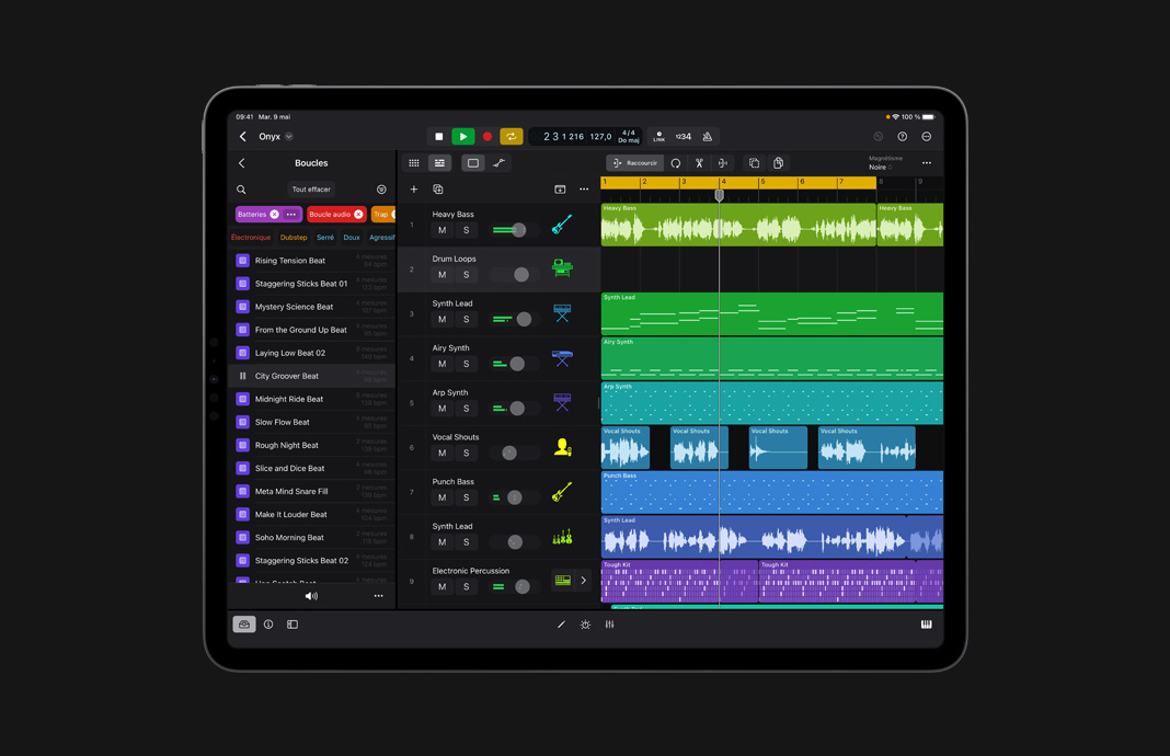 Un iPad Pro affichant les filtres pour la recherche dans tous les sons de Logic Pro pour iPad.