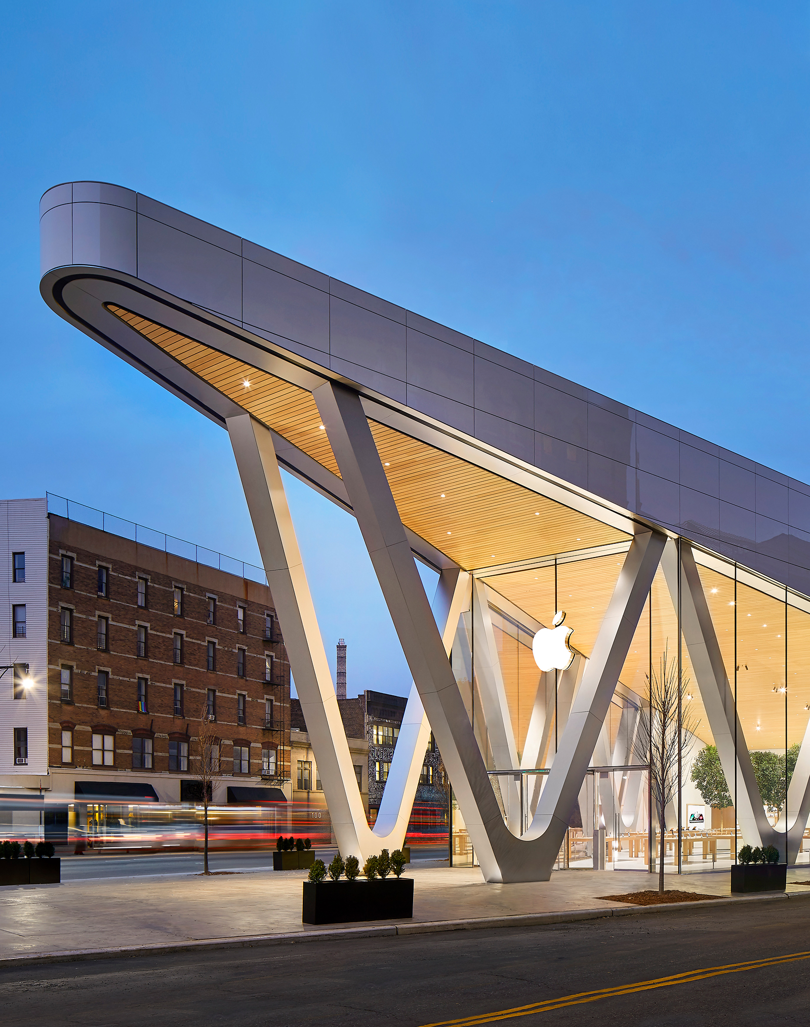 Apple Downtown Brooklyn 是 Apple Store 零售店在建筑与设计上不断锐意创新的典范