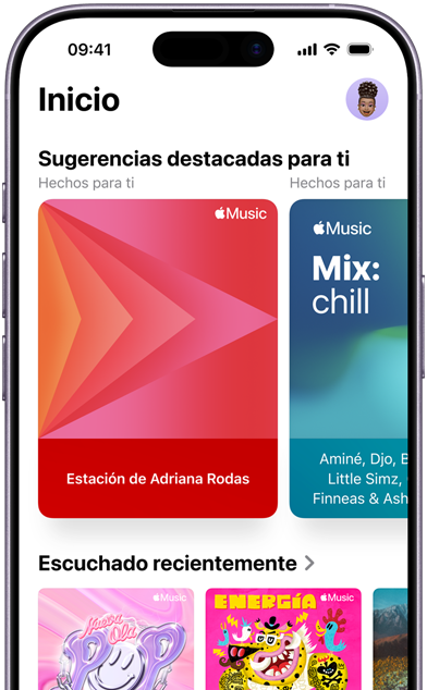 Se muestra la pantalla de la pestaña Inicio de Apple Music en un iPhone, el carrusel de Sugerencias destacadas para ti muestra las estaciones de radio y playlists personalizadas de Jennifer Medrano