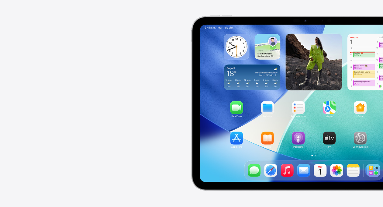 iPad, posición horizontal, sólo la parte izquierda de la pantalla de inicio con widgets apilados, incluido el reloj translúcido que muestra el efecto Liquid Glass, la app Encontrar, el widget de Clima, dos filas de apps más pequeñas y el Dock