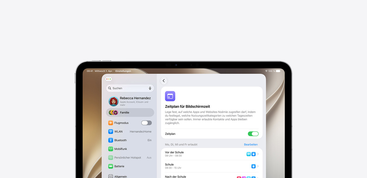 Ein iPad zeigt das Feature „Bildschirmzeit“ mit einer horizontalen Timeline, die anzeigt, welche Kategorien von Apps und Websites vor, während und nach der Schule erlaubt sind.