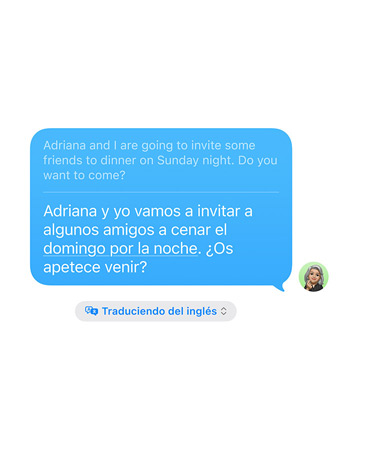 La app Mensajes con la prestación Traducción en Tiempo Real en uso y una traducción de inglés a español