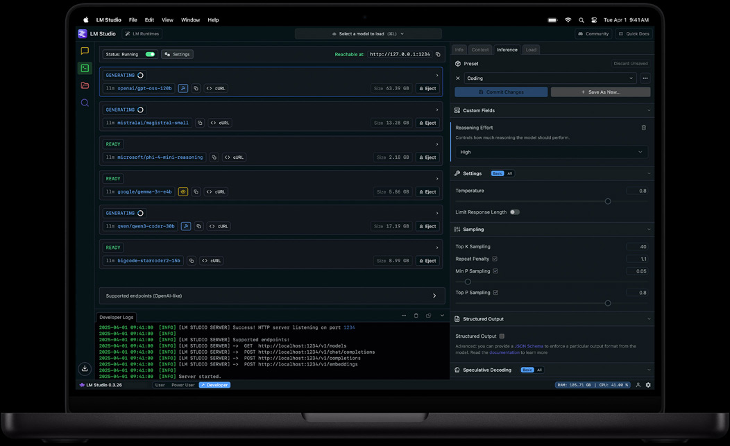 Écran d’un MacBook Pro affichant LM Studio