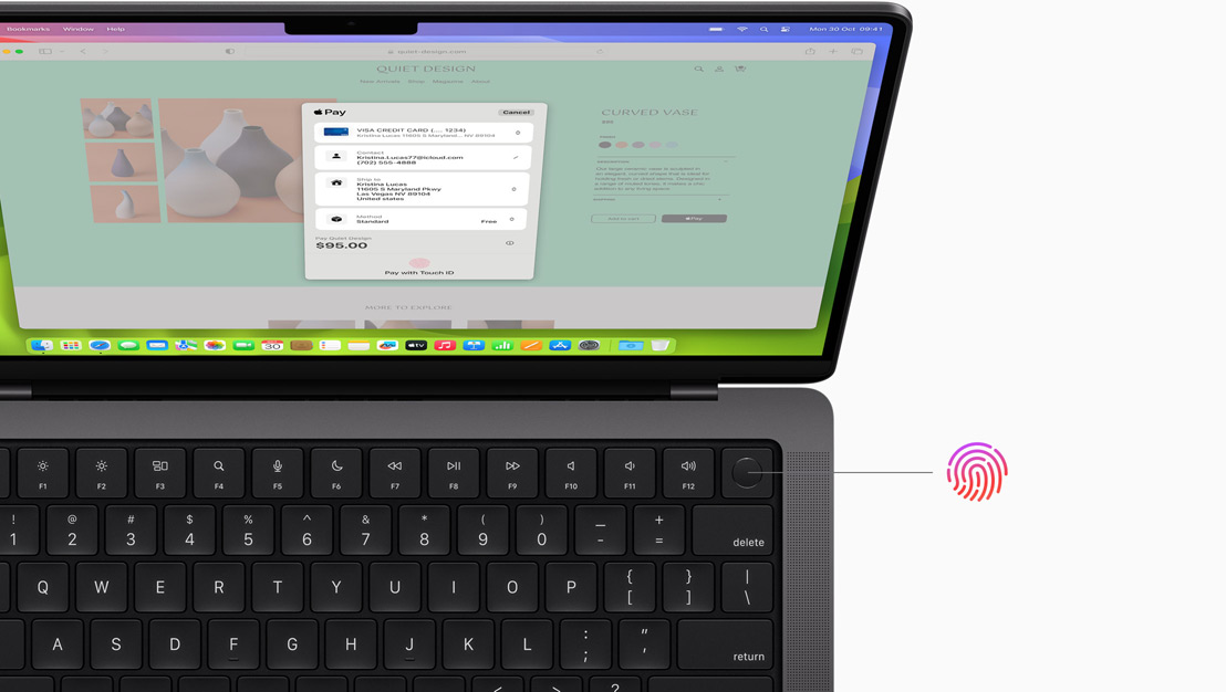 Egy MacBook Pro képernyőjén az látszik, ahogy valaki éppen kifizet egy online vásárlást a Touch ID használatával.