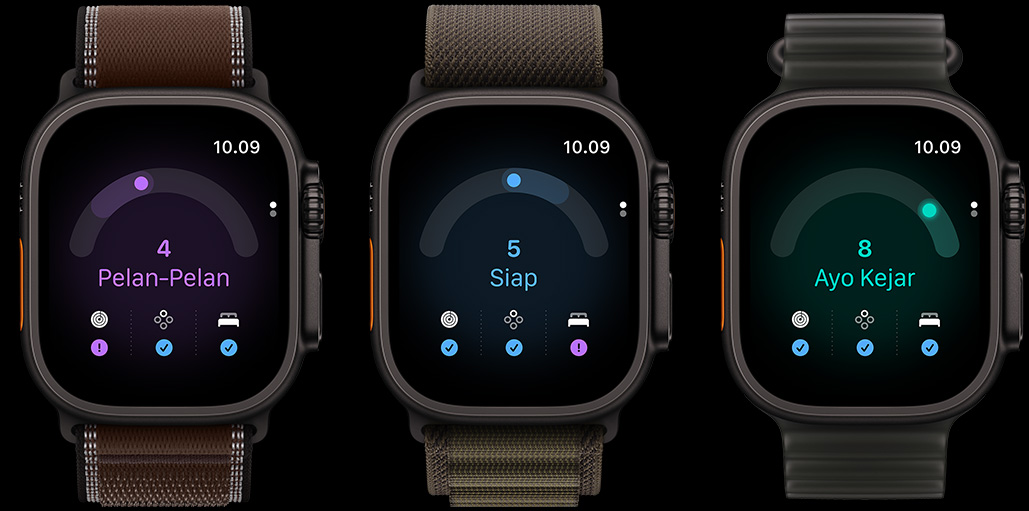 Tiga&nbsp;perangkat Apple&nbsp;Watch Ultra&nbsp;4: casing titanium hitam, skor kesiapan 4, tali jam Trail&nbsp;Loop umber gelap, casing titanium hitam, skor kesiapan 5, tali jam Alpine&nbsp;Loop hijau zaitun gelap, casing titanium hitam, skor kesiapan 8, Tali&nbsp;Jam Ocean&nbsp;Band hitam semi transparan