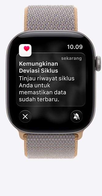 Apple Watch Series 12, layar menampilkan Pelacakan Siklus di aplikasi Kesehatan, notifikasi kemungkinan deviasi siklus, casing aluminium, warna abu-abu yang terhubung ke tali jam Sport Loop band, warna biru chambray (biru muda-abu-abu)