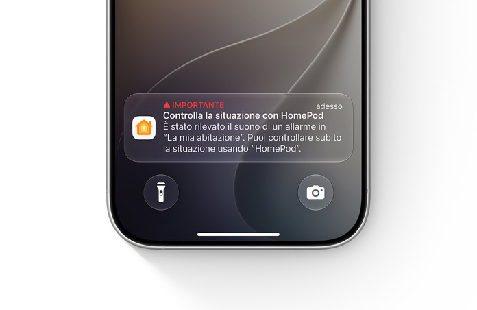 Schermata di blocco di un iPhone con una notifica dell’app Casa, che dice: Importante, Controlla la situazione con HomePod. È stato rilevato un allarme sonoro presso La mia abitazione. Puoi controllare subito la situazione usando HomePod.
