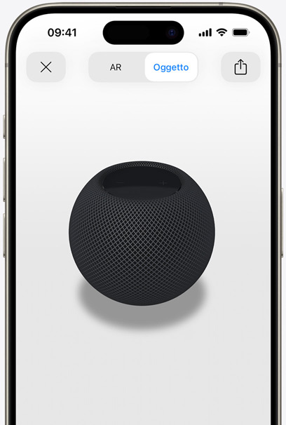 Schermo di un iPhone con vista in realtà aumentata di un HomePod mini grigio siderale.