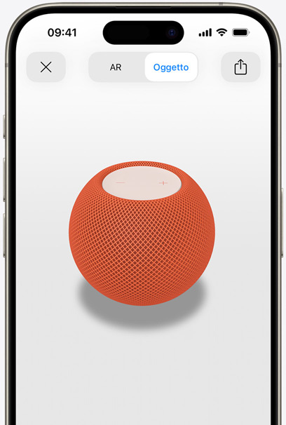 Schermo di un iPhone con vista in realtà aumentata di un HomePod mini arancione.
