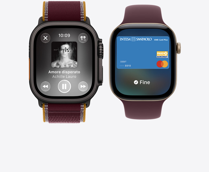 Apple Watch Ultra 4, cassa in titanio nero, app Apple Music, schermata In riproduzione, cinturino Trail Loop borgogna; Apple Watch Series 12, cassa in alluminio color oro chiaro, schermata Apple Pay, Apple Card, cinturino Sport Loop borgogna