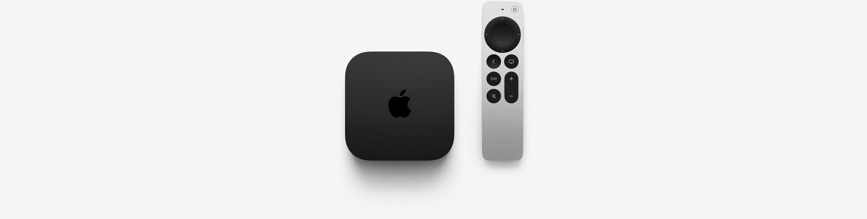 Apple TV 4K와 Siri Remote가 나란히 놓여 있는 모습