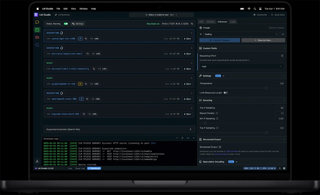 MacBook&nbsp;Pro ekrāns, kurā redzama LM&nbsp;Studio aplikācija