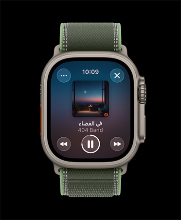 ساعة Apple Watch Ultra 3، لون طبيعي، إطار تيتانيوم، اقتراحات قوائم تشغيل التمرين على Apple Music، حزام، حزام Loop ترايل، لون أزرق/ أزرق ساطع