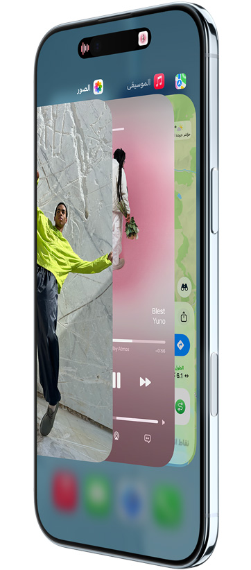 جهاز iPhone Air، الجزء الأمامي الخارجي، الجزء الجانبي الخارجي، مع تطبيقات الخرائط والموسيقى وApple TV، تعرض ميزة مُبدّل التطبيقات قيد الاستخدام