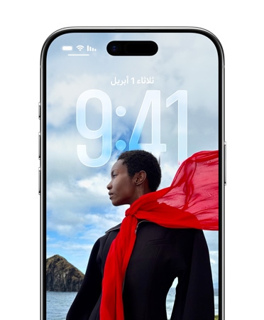 شاشة قفل iPhone تعرض الوقت بطريقة تتكيف تلقائياً مع صورة شاشة القفل