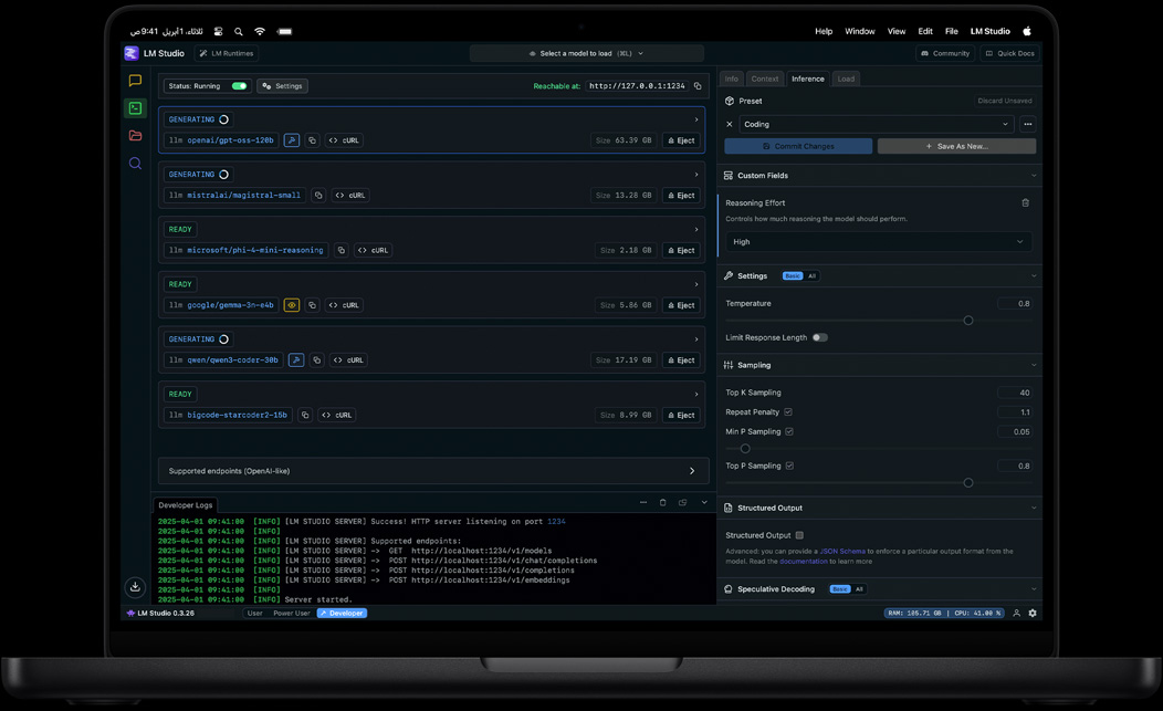 شاشة MacBook Pro تعرض LM Studio‏