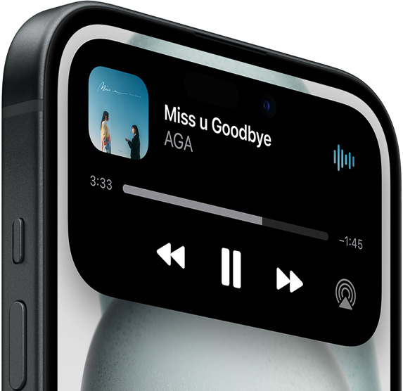 iPhone 15 顯示動態島已經擴展的畫面，畫面上展示播放中的音樂。.