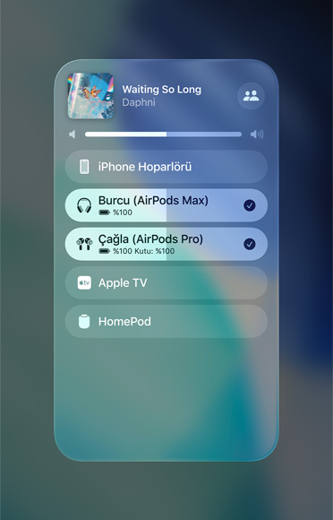 iPhone’daki AirPlay ekranı iki çift AirPods’la sesli yayın paylaşmanın ne kadar kolay olduğunu gösteriyor