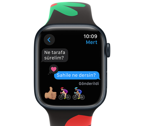 Ekranında bir mesaj görünen Apple Watch’un önden görünümü.