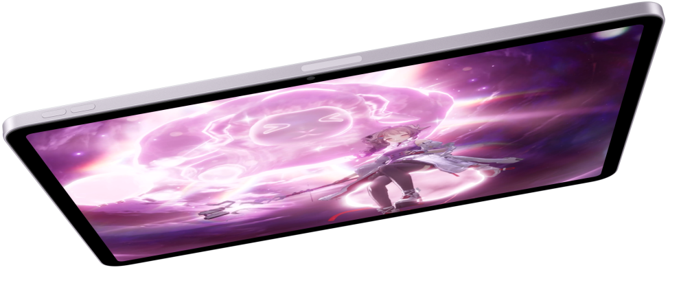 Ekranında bir video oyunu gösterilen, yatay pozisyonda iPad Air, altında iki farklı iPad Air modeli bulunuyor