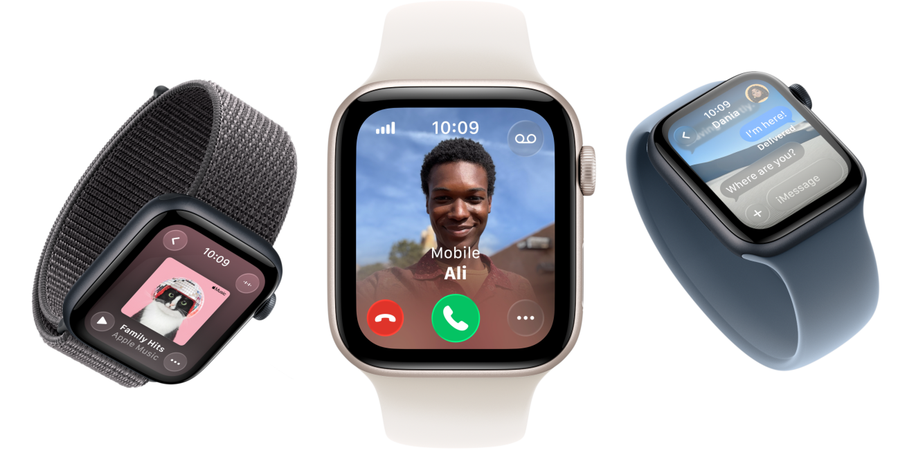 Пристрої Apple Watch SE 3, корпуси з алюмінію, кольори «зіркове сяйво» й «темна ніч», спортивний браслет, темно-сірий колір, монобраслет, колір «легкий румʼянець», монобраслет, сталевий синій колір, на екрані: Apple Music, вхідний виклик, Повідомлення