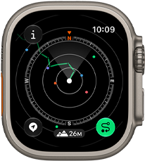 Apple Watch Ultra 4, титановий корпус натурального кольору, функція «Пройдений маршрут» показує компас із прокладеним шляхом, правий бік корпусу, коронка Digital Crown, рельєфна бічна кнопка