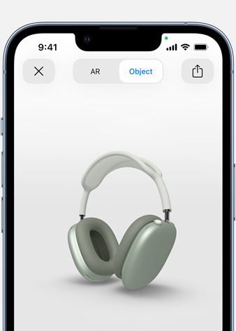 Gambar memperlihatkan AirPods Max Hijau dalam Augmented Reality pada layar iPhone.