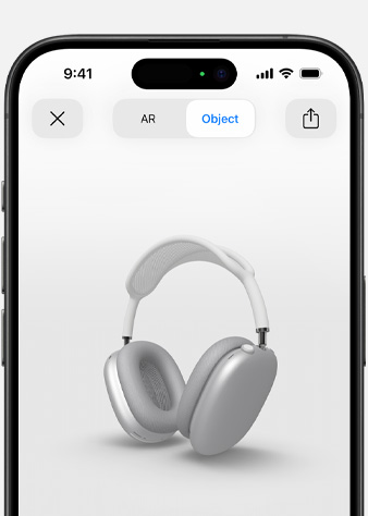Sidabrinių „AirPods Max“ „iPhone“ papildytosios realybės ekrane vaizdas.