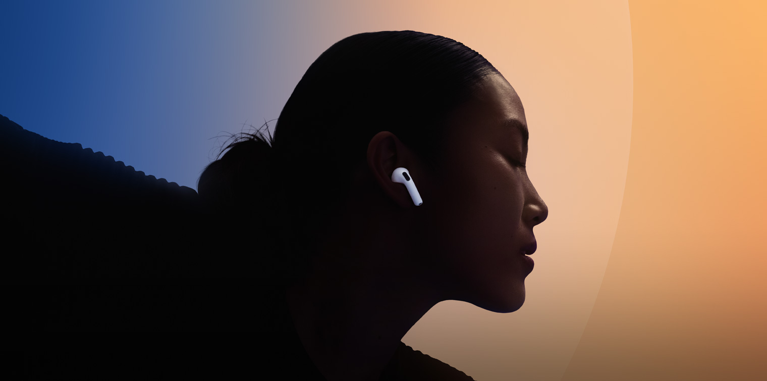 一名舞者戴著 AirPods 4