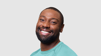 Potret pelatih Apple Fitness+ Darryl Whiting