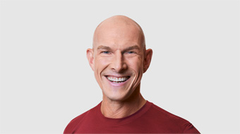 Potret pelatih Apple Fitness+ Gregg Cook