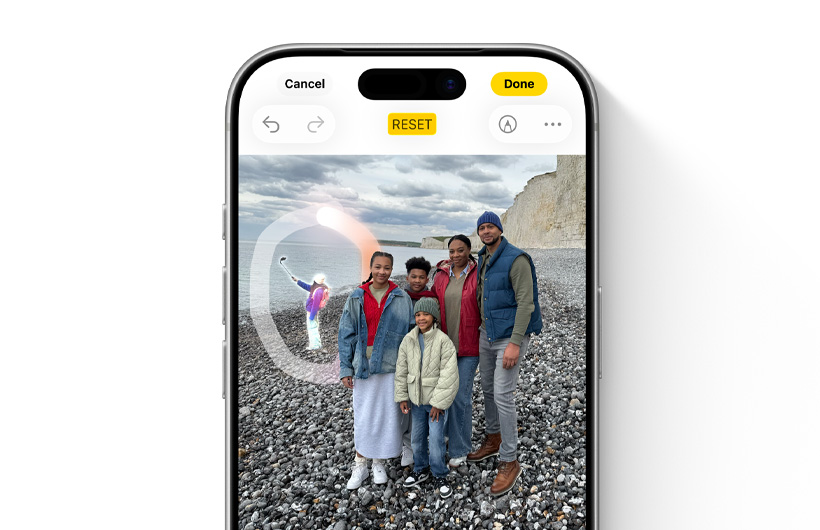 清除工具體驗的用户介面，展示相片背景中被標示的人物會被移除