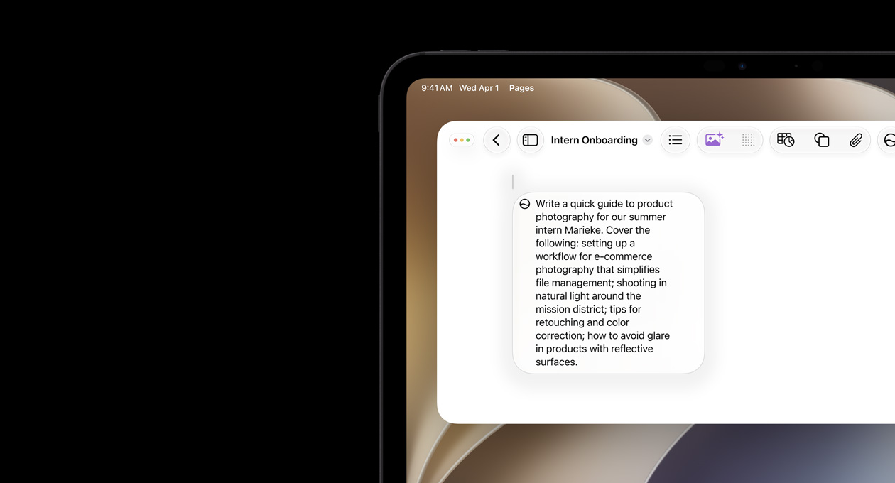 A tela do iPad mostra um documento do Pages aberto no canto superior esquerdo com um prompt para a Siri escrever um texto