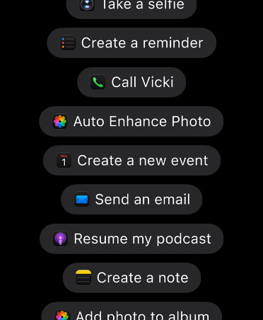 Tela com solicitações à Siri AI para agir em apps, incluindo tirar uma selfie, criar um lembrete, ligar para a Vicki, aprimorar uma foto, criar um novo evento, enviar um e-mail, retomar meu podcast, criar uma nota e adicionar foto ao álbum