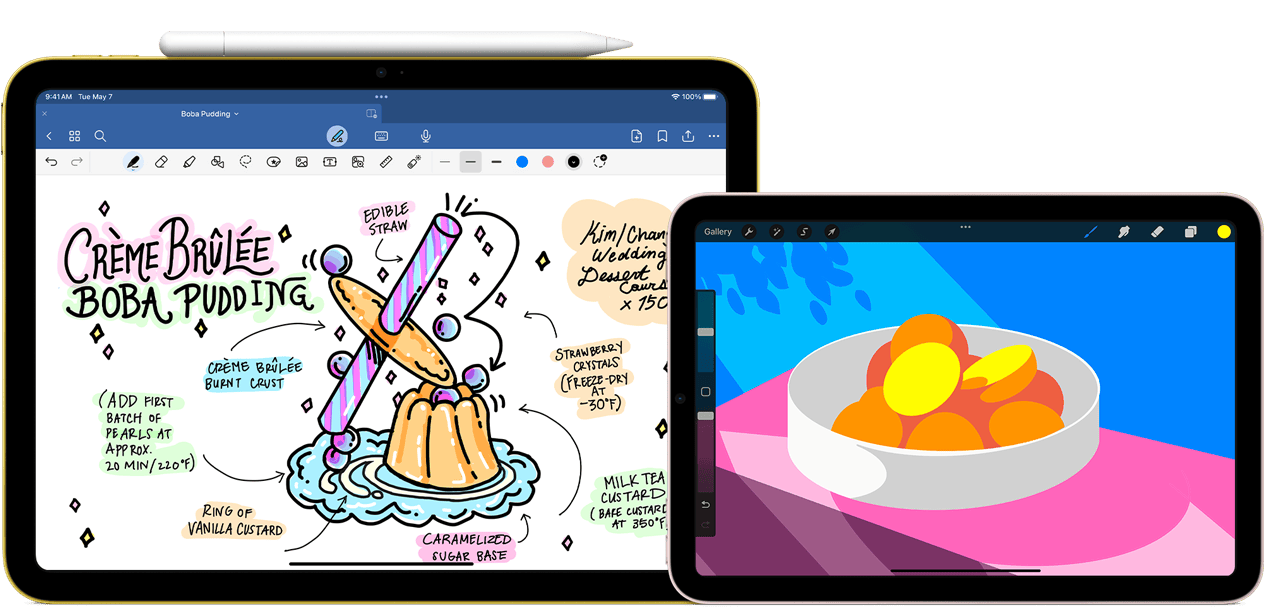Sur la gauche, un iPad en mode paysage affiche un dessin avec des notes manuscrites. Un Apple Pencil USB‑C est fixé au sommet. Sur la droite, un iPad mini en mode paysage affiche une illustration colorée réalisée avec Procreate.